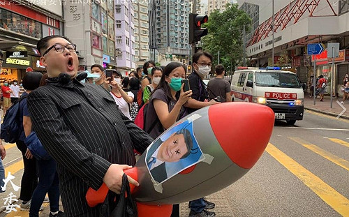 無懼威權！  港民惡搞習近平加嗆聲：Fxcx！