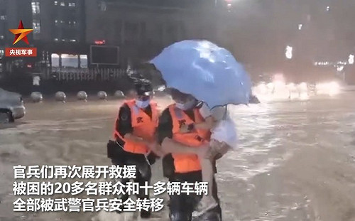 中國官媒公開救災畫面意外揭「洪水慘況」臨盆產婦受困 醫院積滿水