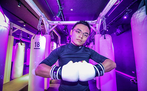 上演庚子拳亂？綠委看藍委練拳：朱立倫教壞囡仔大小