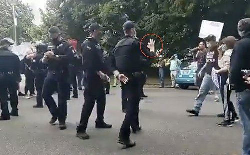 挺反對BLM抗議者？奧勒岡州警方比出敏感「OK」手勢引來調查