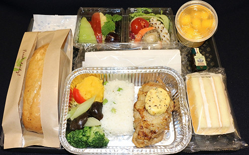 華航單程3小時以上航班供熱餐！商務艙餐點可網路預訂