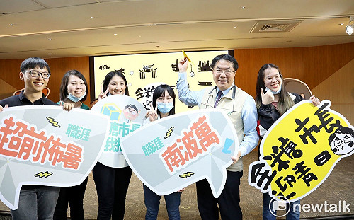 唯一提供大專暑期實習  黃偉哲盼扎根融入更多青年聲音