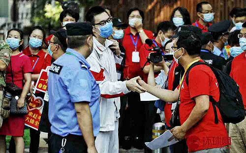 疫情後最大規模群聚 中國千萬學生奔赴高考