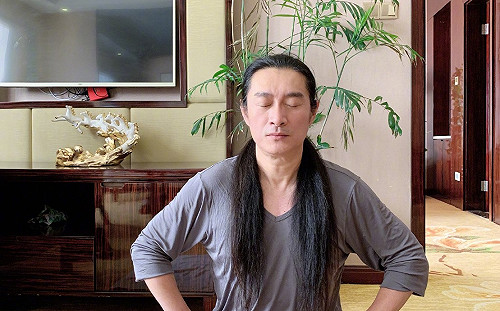 嘲諷立院亂鬥淪笑柄  黃安:投票時人民是主 人民投完票是待宰的豬