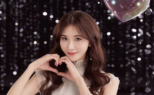 「台灣第一名模」林志玲曬近照！尖臉大眼網友笑稱：我以為是蔡依林