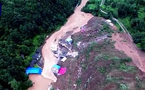 中國南方豪雨成災 湖北貴州走山房屋遭埋已知8死