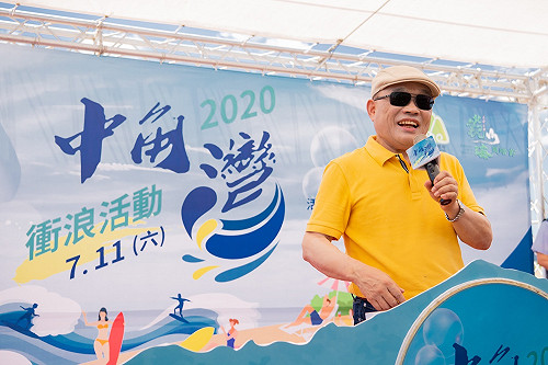 讚中角灣衝浪基地漂亮 蘇貞昌：中央地方合作留住出國客