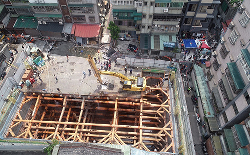 永和文化路新建案工程致路面塌陷  今晚緊急灌漿