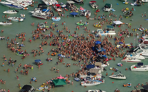 美媒 : 幾乎每100個美國人中就有一位感染武漢肺炎