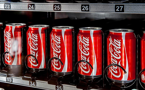 可口可樂自動販賣機開放比特幣付款！運用加密貨幣的一大步