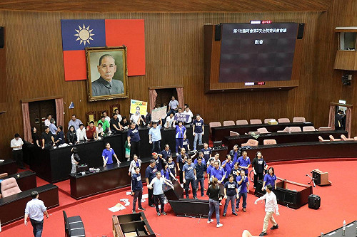 藍委杯葛無效綠委花1小就清場 游錫堃宣布明行使監院人事同意權