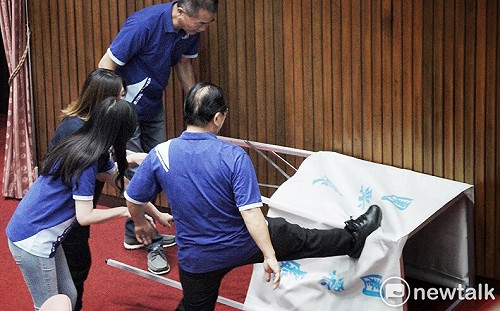 監委同意權投票停擺!藍綠扭打、票匭被破壞