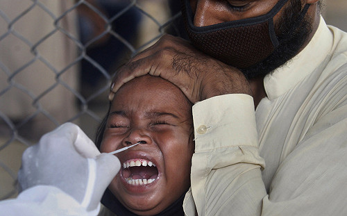 印度新冠肺炎確診破百萬大關  鄰國亦陷入失控恐慌