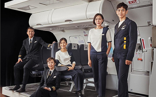 率性又俐落！  韓國新廉航Aero K推出帥氣「無性別制服」