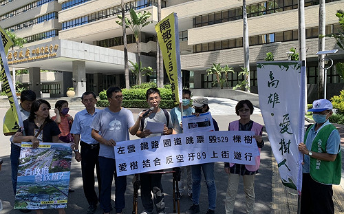 愛樹人抗議左營鐵路園道工程亂砍樹 水利局：會盡最大努力調整