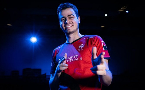 《爐石戰記》閃電退役！Gallon褪選手戰袍改當設計師