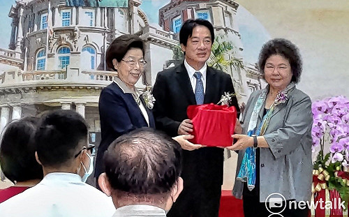 監察院長監交 賴清德擁抱陳菊 「感受到心中的天堂」