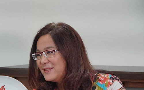 再曬性感照？陳玉珍「像極了愛情」更愛自己腹有詩書