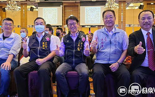 雙喜臨門！台中直轄市總工會表揚優秀勞工 理事長花錦忠獲選模範父親