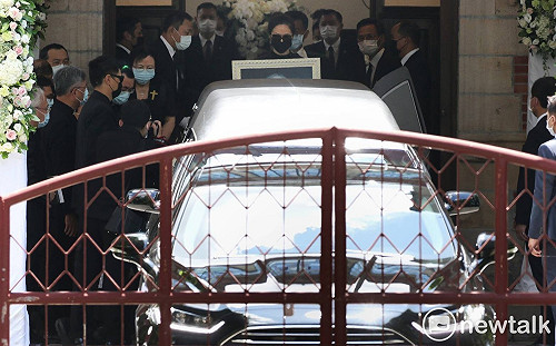 怕她太傷心！年事已高的曾文惠今未現身李登輝追思禮拜