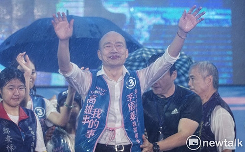 現場直擊》神隱多日的韓國瑜現身為李眉蓁站台 傾盆大雨中眾人濕透場面稀微