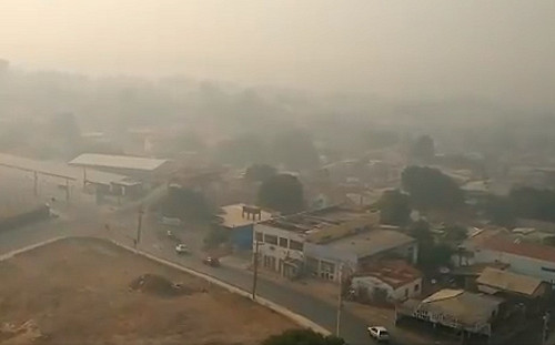 巴西疫情嚴峻 大沼澤野火煙塵汙染雪上加霜