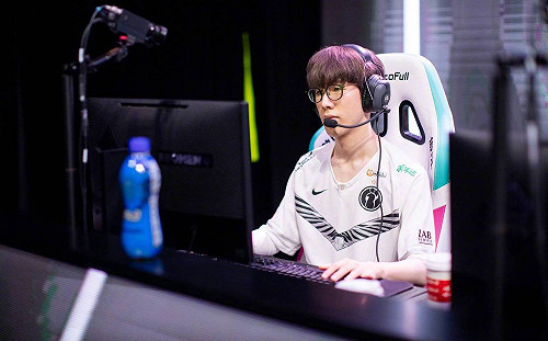 《英雄聯盟》LPL夏季前三隊有毒？虎撲熱議：上榜已出賽者全遭淘汰