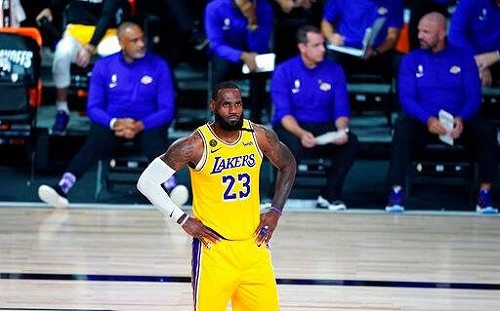 NBA／季後賽轟23分大三元　詹皇史上第一人(影)