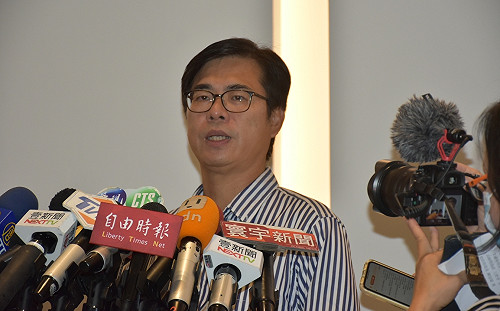 市政無縫接軌  陳其邁就職前一天率團隊聽簡報