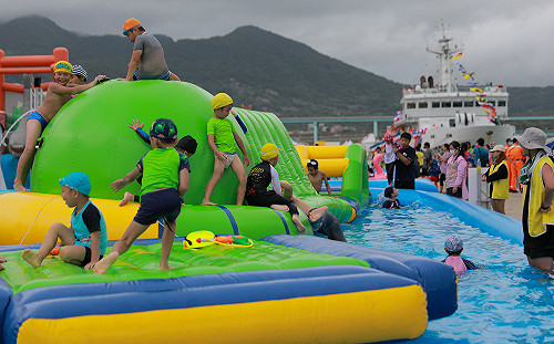港灣親水嘉年華八里登場 侯友宜登新北艦初體驗 