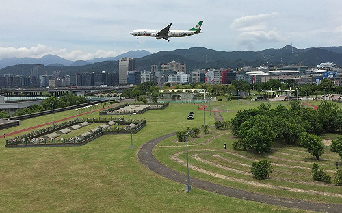 北市賞機秘境公園！超近距離看飛機  震撼力破表