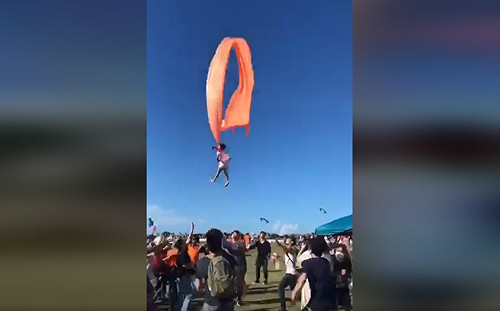 (影)尖叫聲連連！竹市風箏節女童遭纏繞在空中甩
