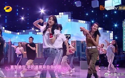 模仿蔡依林《說愛你》MV！李冰冰逆齡身材完勝小14歲趙麗穎