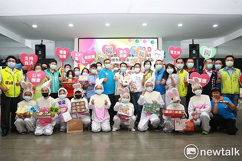 中秋傳愛幸福無礙！  黃偉哲請大家多訂購身障機構的秋節禮盒