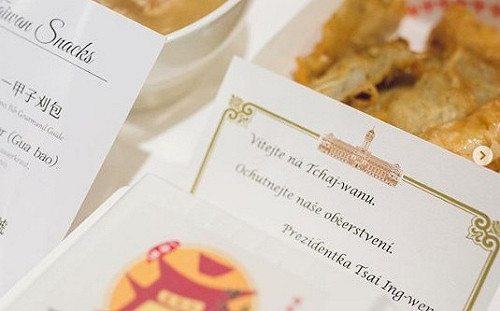 今晚我想來點總統級的推薦！蔡英文深夜Po「給捷克朋友的宵夜文」