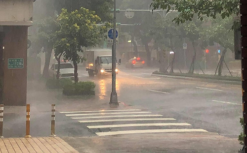 快訊》幾乎全台有雨！氣象局發布18縣市大雨特報