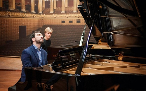 中國客戶因韋德齊訪台取消700萬鋼琴訂單 捷克富豪霸氣買下捐學校