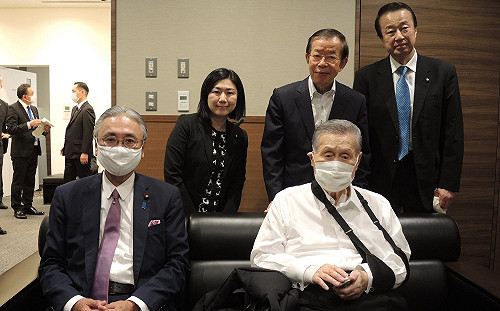 日前首相森喜朗16：50抵台！ 負傷仍堅持來台參加李登輝追思禮拜