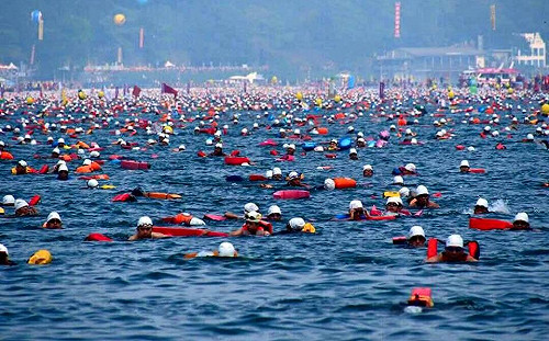 萬人「勇渡」日月潭9/27確定開游！衛生局：2萬人名單先過濾  下水前後均需戴口罩