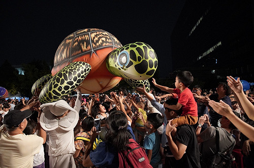 藝遊未盡臺中城  5000人看紙風車表演、逛觀光市集