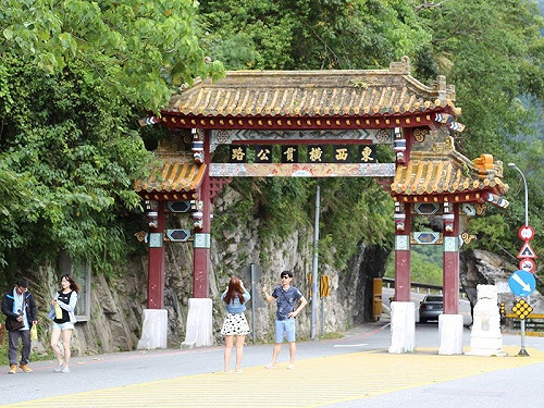 安心旅遊補助獲支持 交通部：續辦至10月底