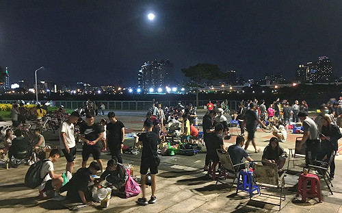 現場直擊》中秋暝天氣大好全民大會烤共渡台灣人特有的中秋趴踢