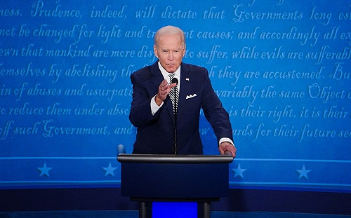 首場與川普同台辯論 拜登篩檢陰性未受波及