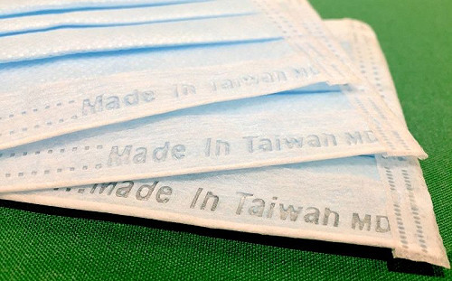 打電話問還有沒有口罩！店員一接喊「8字」　婆媽全笑翻