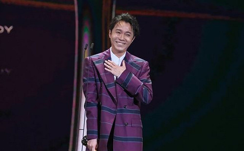 青峰奪金曲獎國語歌王 哽咽感謝自己沒有被打倒