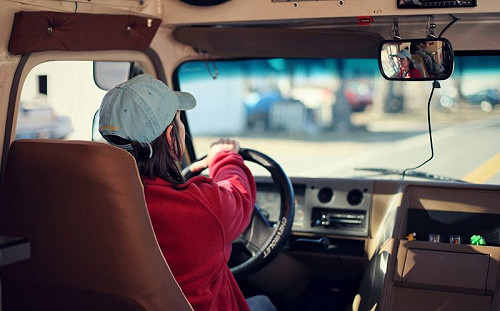 誇張母女坐友人車出遊！超瞎舉動曝光　全場罵爆：超低端