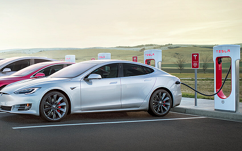 特斯拉1個月漲43％ 電動車概念股還能追？　一表看懂8檔潛力股