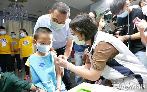 搶打流感疫苗排長龍 侯友宜：新北市目前劑量足夠