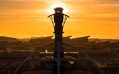 嚇！華航飛洛杉磯班機高空驚見火箭人 6周來第2起