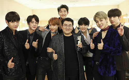 BTS經紀公司上市開紅盤！老闆大方送股份  各團員身價飆破6億